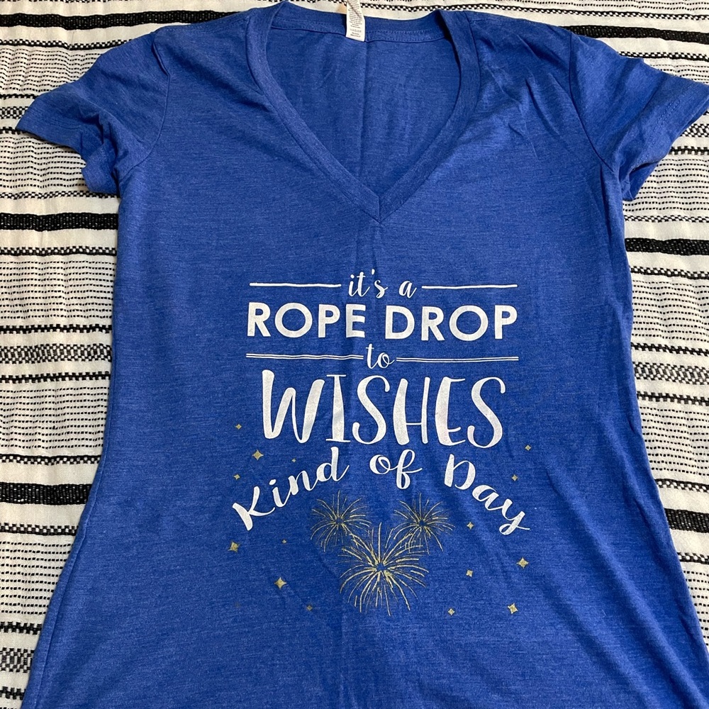 Disney Rope Drop graphic tee 💚